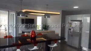 Venta de Casa con 595m2 en Altos de Panama PH Horizontes II 26-7590SR