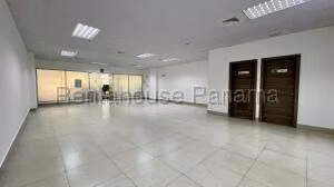 Alquiler de Local Comercial con 97m2 en Albrook PH Terrazas de Albrook 26-7615SR