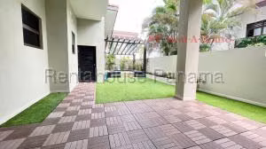 Venta de Casa con 268m2 en Panama Pacifico PH NAtiva SR