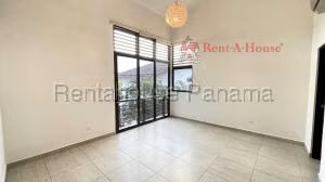 Venta de Casa con 268m2 en Panama Pacifico PH NAtiva SR