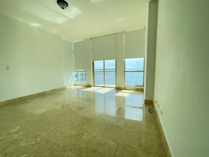 Sale of apartment in Punta Pacifica, Pacific Point building.