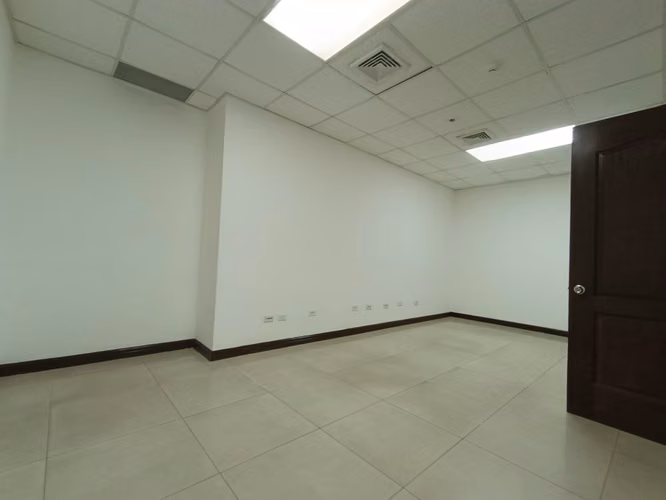 Se vende Oficina Ocean Business Plaza (Torre Banesco) - Marbella