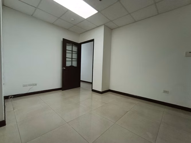 Se vende Oficina Ocean Business Plaza (Torre Banesco) - Marbella