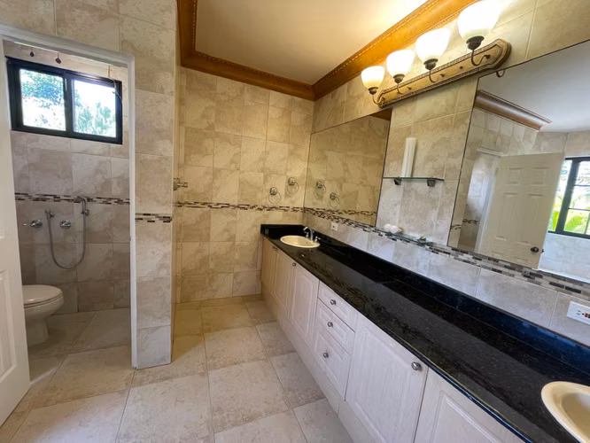 Venta de Casa con Piscina y Amplia Terraza en Clayton Village - Ciudad de Panamá