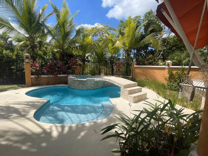 Venta de Casa con Piscina y Amplia Terraza en Clayton Village - Ciudad de Panamá