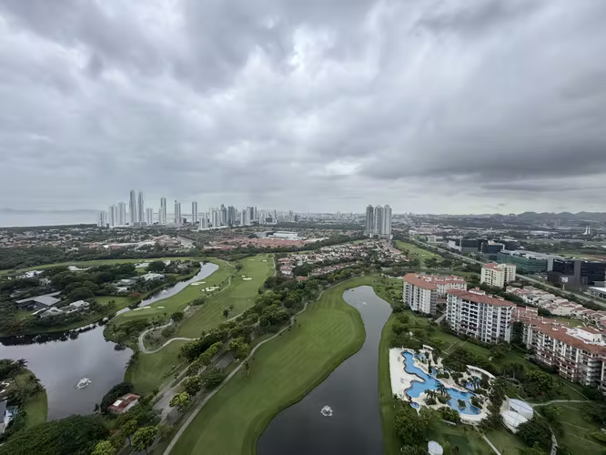Venta de Penthouse de Lujo en PH La Vista – Santa María Golf