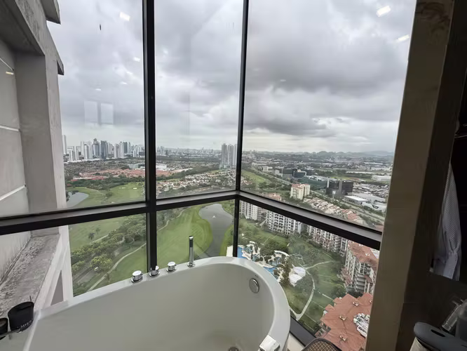 Venta de Penthouse de Lujo en PH La Vista – Santa María Golf