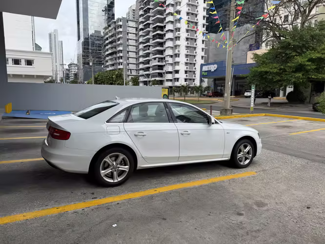 Audi A4 S-Line como Nuevo