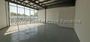 Venta de Local Comercial con 205m2 en Parque Lefevre PH Panama V. Business C 24-6037