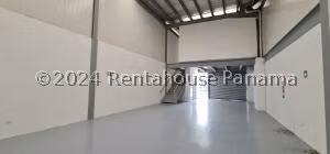 Venta de Local Comercial con 205m2 en Parque Lefevre PH Panama V. Business C 24-6037