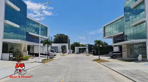 Venta de Local Comercial con 205m2 en Parque Lefevre PH Panama V. Business C 24-6037