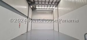 Venta de Local Comercial con 205m2 en Parque Lefevre PH Panama V. Business C 24-6037