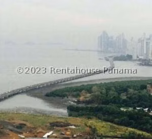 Venta de Apartamento con 148m2 en Costa Del Este PH Top Towers 25-9037SR