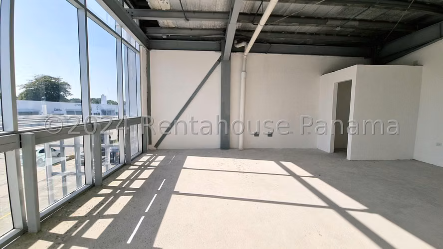 Venta de galera en Parque Lefevre AK