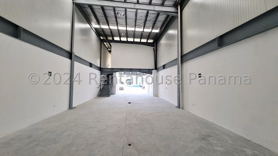 Venta de galera en Parque Lefevre AK