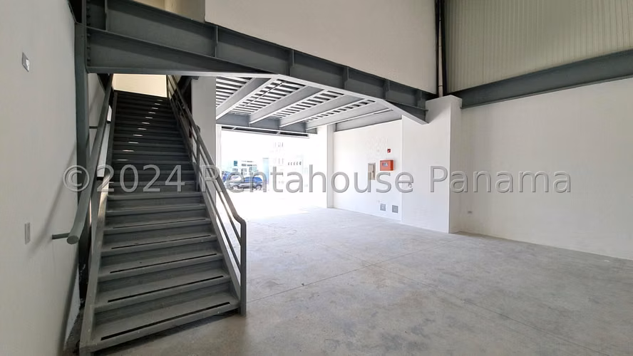 Venta de galera en Parque Lefevre AK