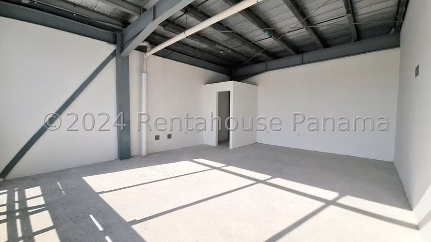 Venta de galera en Parque Lefevre AK