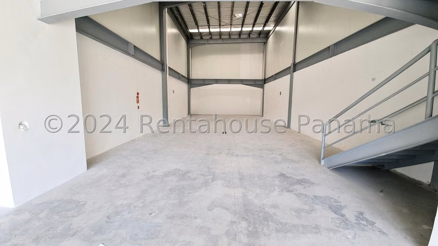Venta de galera en Parque Lefevre AK
