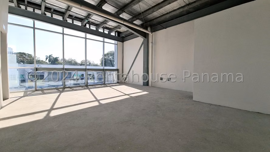 Venta de galera en Parque Lefevre AK
