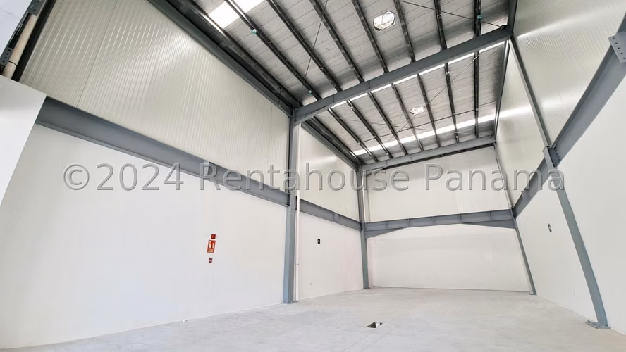 Venta de galera en Parque Lefevre AK