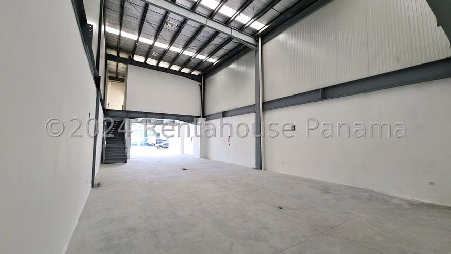 Venta de galera en Parque Lefevre AK