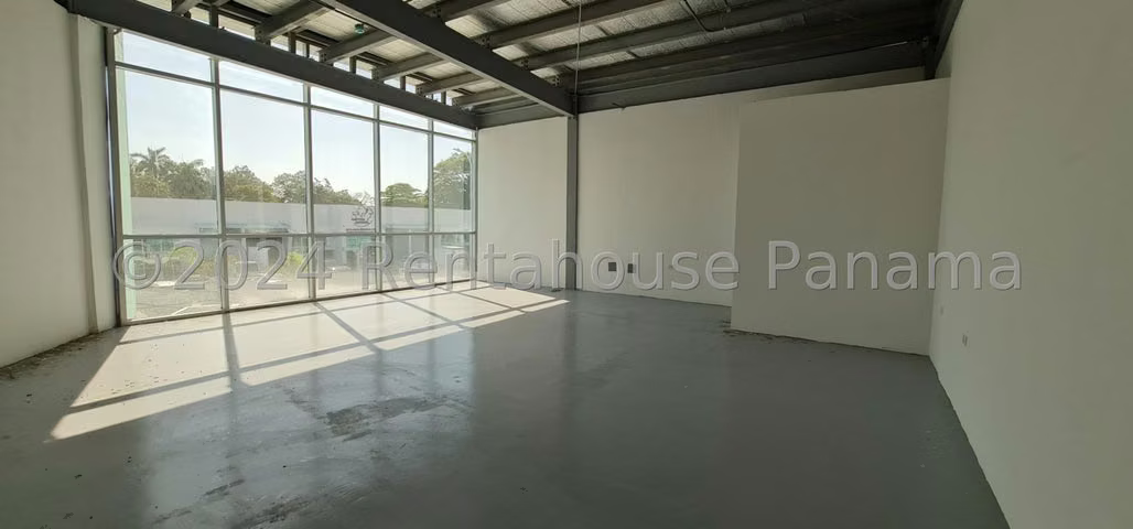 Vendo galera en Parque Lefevre LF24-6037 Solo Cliente Directo
