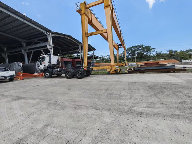Se Alquila Terreno Industrial 3.2 Hectareas con Galera en Vacamonte