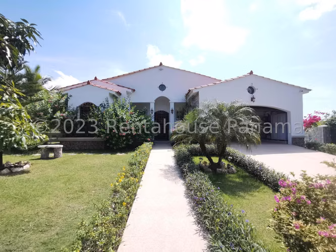House for sale in San Carlos