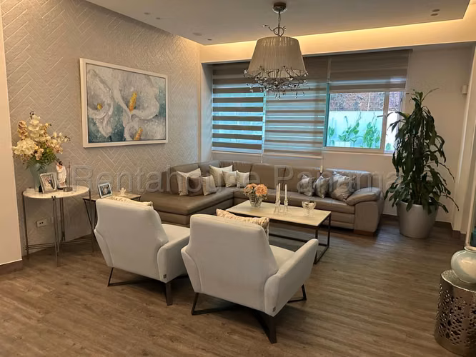 Se Vende  Casa en Altos de Panama