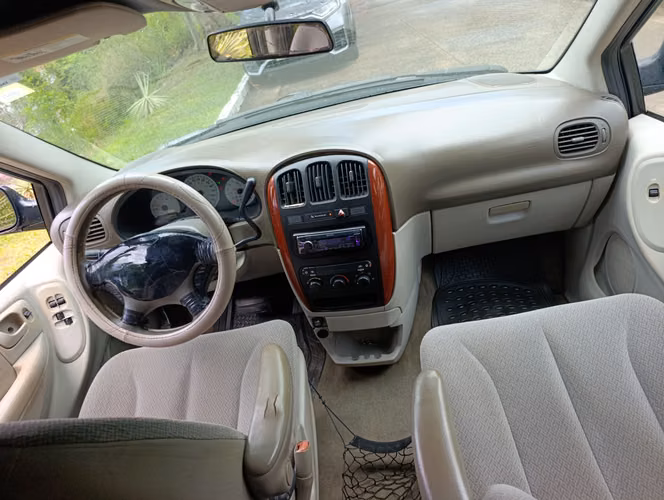 CHRYSLER TOWN AND COUNTRY 2006 NEGOCIABLE