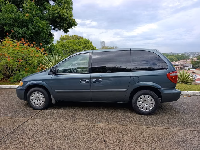 CHRYSLER TOWN AND COUNTRY 2006 NEGOCIABLE