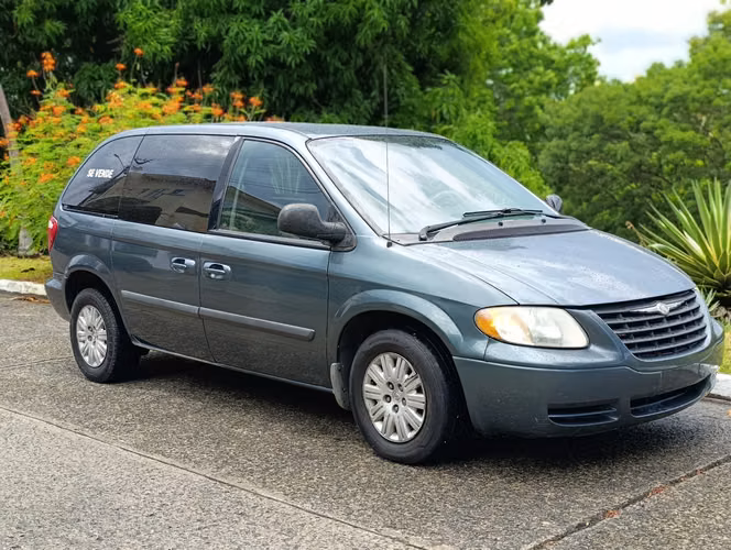 CHRYSLER TOWN AND COUNTRY 2006 NEGOCIABLE
