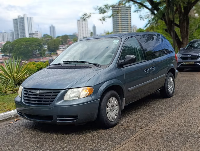 CHRYSLER TOWN AND COUNTRY 2006 NEGOCIABLE