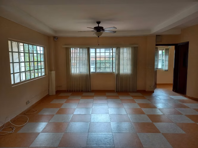 Alquilo casa en Albrook, 2 plantas, zona muy tranquila - Imagen 3