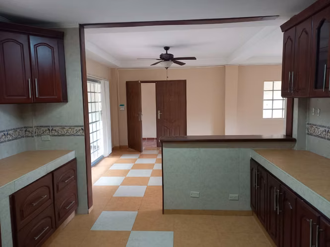 Alquilo casa en Albrook, 2 plantas, zona muy tranquila - Imagen 2