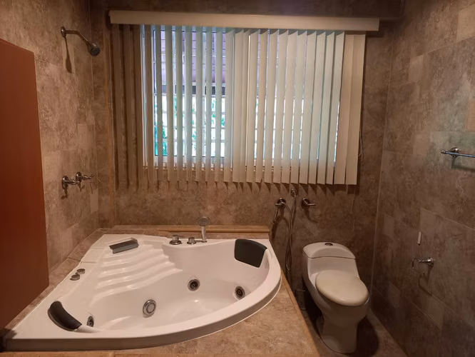Alquilo casa en Albrook, 2 plantas, zona muy tranquila - Imagen 6
