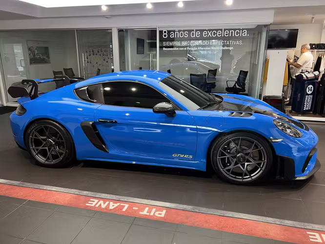 PORSCHE GT4 RS