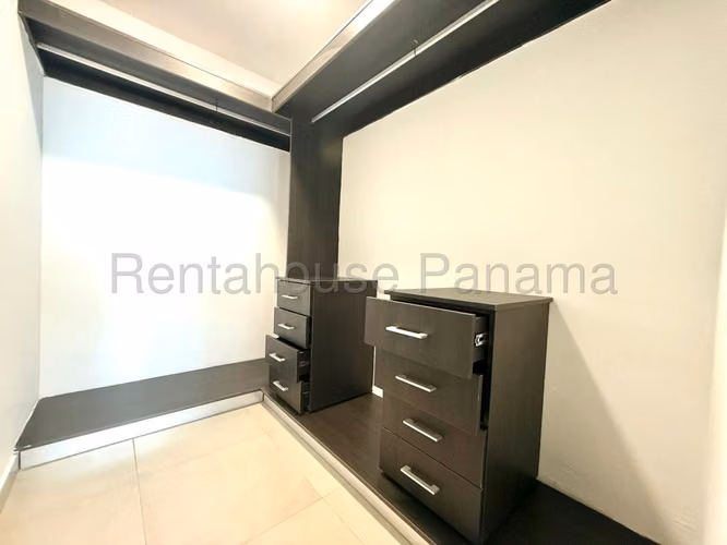 Se Vende Apartamento en Altos de Panama LA26-7695