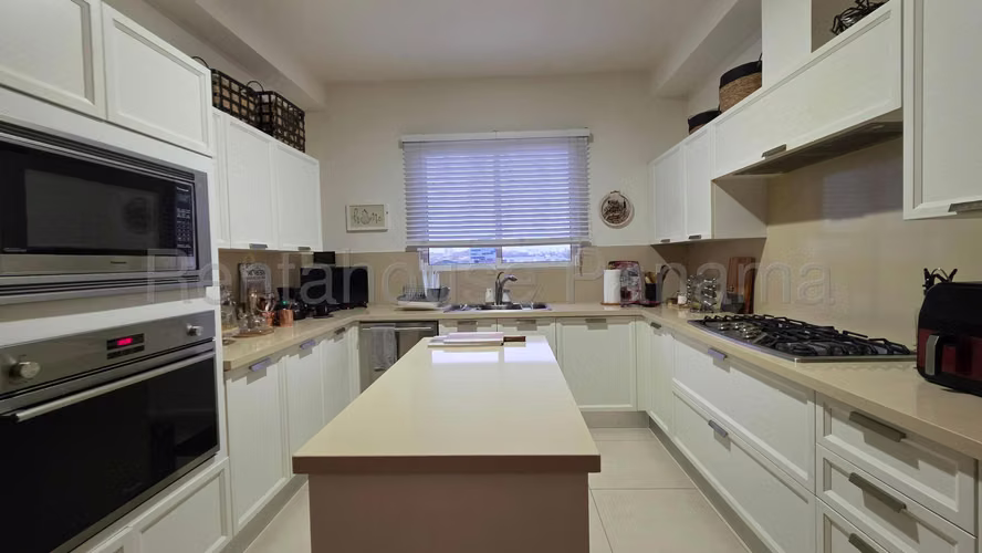 Se Vende Apartamento en Santa Maria LA26-6836