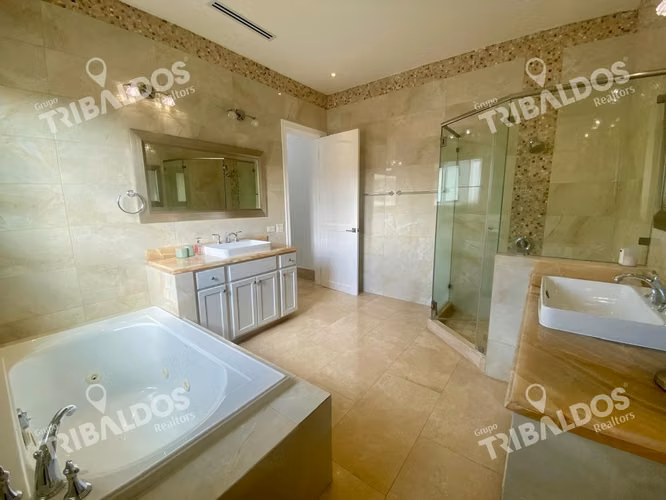 Venta de Casa en Santa Maria en Fairway Estates - Imagen 18