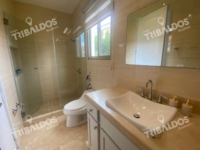 Venta de Casa en Santa Maria en Fairway Estates - Imagen 17