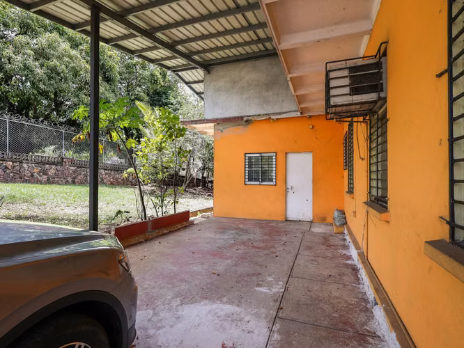 Venta de terreno con mejoras sobre vía principal Transístmica Las Cumbres