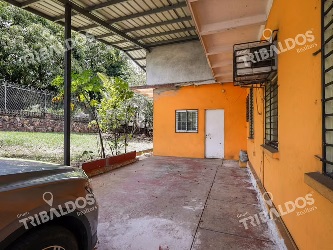 Venta de terreno con mejoras sobre vía principal Transístmica Las Cumbres