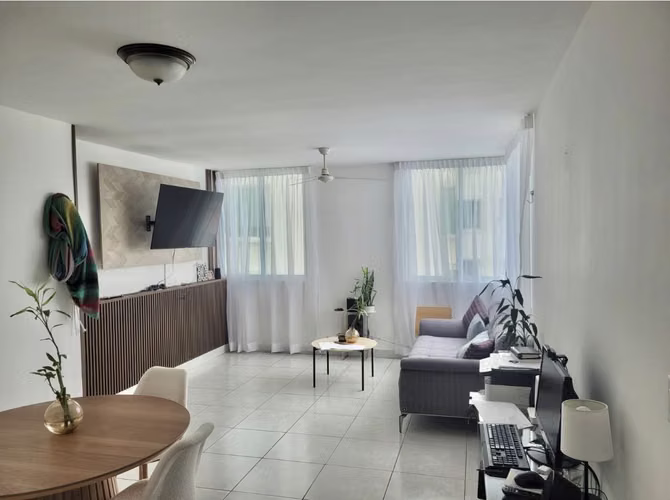 Vendo lindo apartamento vacío , en Edison Park
