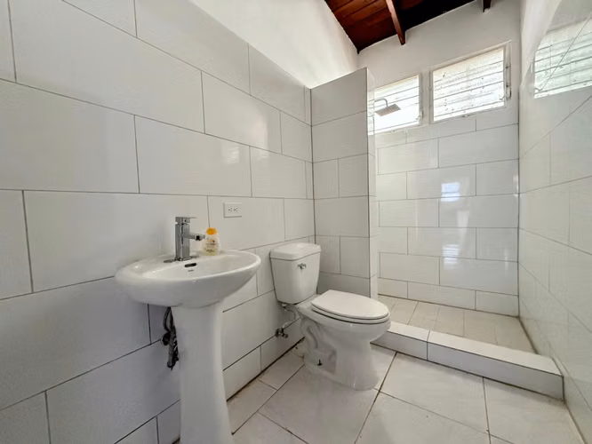 ¡Amplitud Total! 140m2 en Bella Vista - PH Garvas - RECIÉN REMODELADO