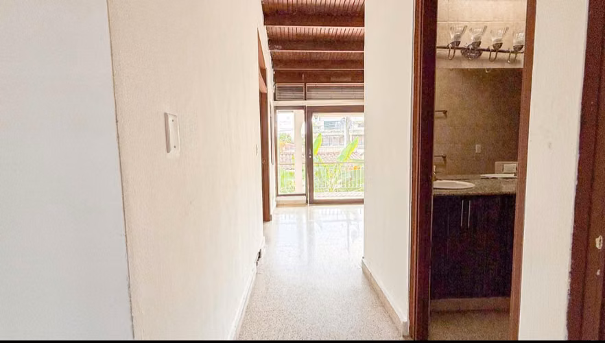 LA ALAMEDA,  SE VENDE CASA 3 NIVELES  MUY AMPLIA Y CÉNTRICA - Imagen 11