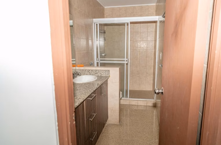 LA ALAMEDA,  SE VENDE CASA 3 NIVELES  MUY AMPLIA Y CÉNTRICA - Imagen 15