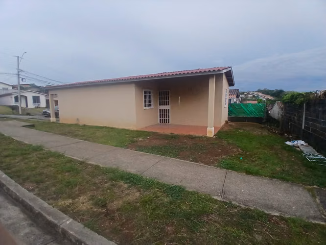 Casa Esquinera en Ciudad Montelimar Chorrera Cerca a Costa Verde
