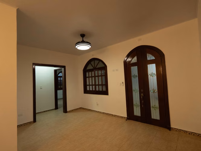 VENTA DE CASA REMODELADA EN VERSALLES I, LAS ACACIAS (21)
