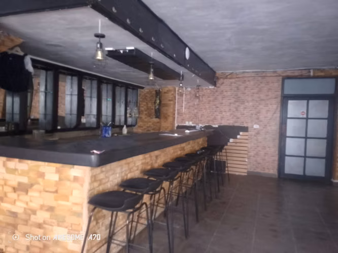 Oportunidad Comercial | Local Equipado | Cerca Parque Omar | $2,500 Negociable - Imagen 2